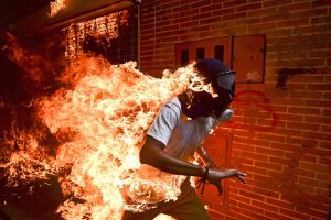Venezuela Crisis von Ronaldo Schemidt ist das Siegerfoto des diesjährigen World Press Photo-Contest.