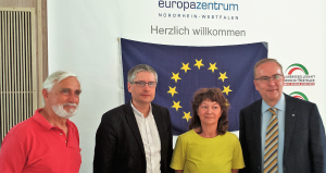 v.l.n.r: Till Strucksberg (Attac Regionalgruppe Dortmund), Sven Giegold, Birgit Weinbrenner (Ev. Akademie Villigst) und Klaus Wegener (Präsident AGNRW)