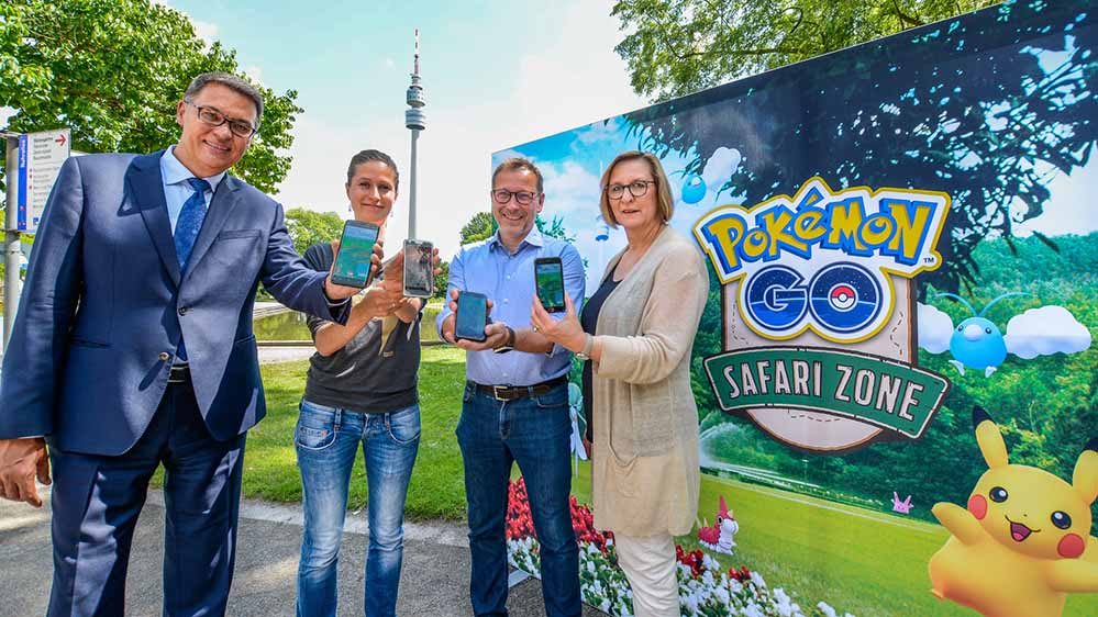 Thomas Westphal (Wirtschaftsförderung Stadt Dortmund) mit Anne Beuttenmüller (EMEA von Niantic), Norbert Labudda, (Fulfil Eventconsulting) und Annette Kulozik (Westfalenpark. Foto: R. Gorecki/ Stadt Dortmund