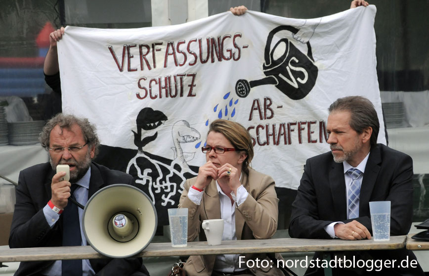 Dortmunds Polizeichef Norbert Wesseler, die heimische SPD-Landtagsabgeordnete Nadja Lüders und NRW-Verfassungsschutzchef Burkhard Freier nahmen an einem Plenum teil. Foto: Alex Völkel