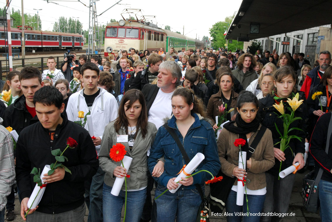 Dortmunder Jugendliche begleiteten den "Zug der Erinnerung" im Jahr 2008 nach Auschwitz. In diesem Jahr wollen Dortmunder nach Westerbork und Sobibór. Archivbild: Alex Völkel
