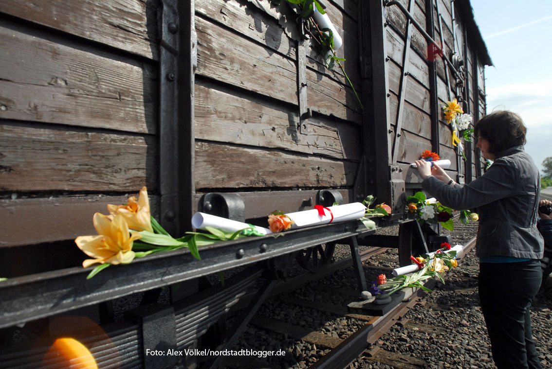 Dortmunder Jugendliche begleiteten den "Zug der Erinnerung" im Jahr 2008 nach Auschwitz. In diesem Jahr wollen Dortmunder nach Westerbork und Sobibór. Archivbild: Alex Völkel