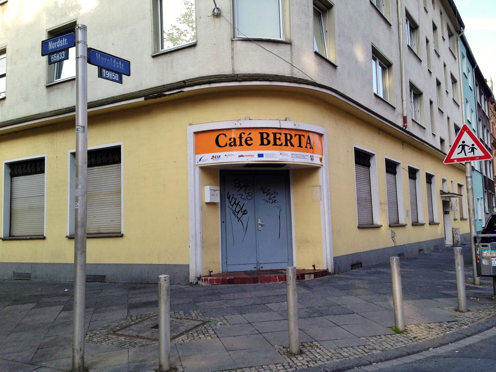 In der Nordstadt gibt es viele Hilfsangebote für Alkoholkranke und Drogenabhängige. Im Café Bertha können sich Alkoholiker treffen. Foto: Alex Völkel