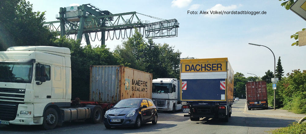 LKW-Verkehr im Hafen