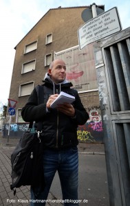 Krimiautor Martin Krist auf Recherche in der Nordstadt. An der Linienstraße