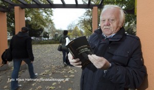 Krimiautor Heinrich Peuckmann besucht seine Tatorte in der Dortmunder Nordstadt, hier auf dem Nordmarkt