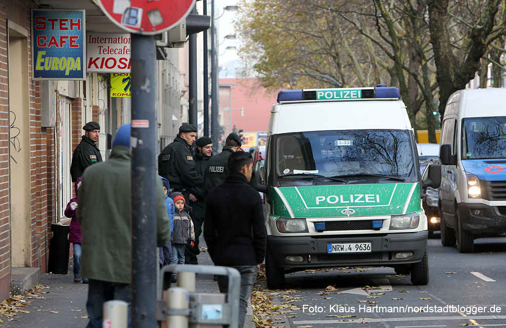 Polizeieinsatz in der Nordstadt. Vor dem Stehcafe Europa an der Mallinckrodtstraße