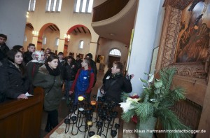 Schüler der Schule am Hafen auf einem Rundgang durch das Hoeschviertel