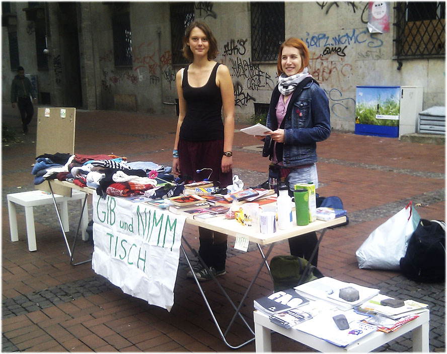 Der „Gib und Nimm“-Tisch wird weiterhin an jedem dritten Samstag im Monat auf dem Katharinenplatz stehen, immer von 12 bis 15 Uhr.