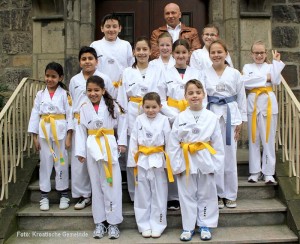 Alle Kinder haben bestanden. Gruppenbild mit Trainer Toni Petrušić. Foto privat