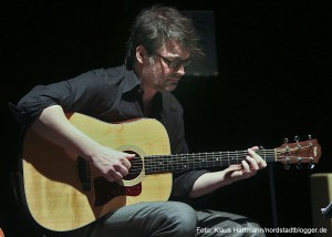 Rosinenblues im Theater im Depot. Rosinenblues von Rolf Dennemann: Archaische musikalische Erzählungen und alltägliche Heimatgeschichten. Gregor Hengesbach