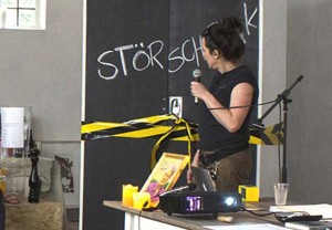Die Lesebühne "Der Störschrank" im Atelier21 lädt ein. Foto: Thomas Plässer