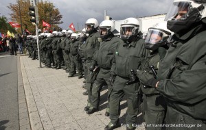 Blockade auf dem Dortmunder Hauptbahnhof am Antikriegstag 2010