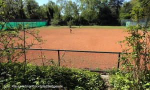 Hoeschpark, ungenutzter Tennisplatz