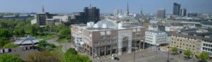 Stadtansicht Rathaus Dortmund mit Friedensplatz und City-Skyline. Foto: Alex Völkel