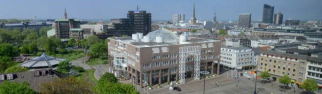 Stadtansicht Rathaus Dortmund mit Friedensplatz und City-Skyline. Foto: Alex Völkel