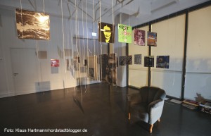 Urban Movements: Musik und Mode in Jugendkulturen. Ausstellung im Dortmunder U. Vinyl hängt von der Decke