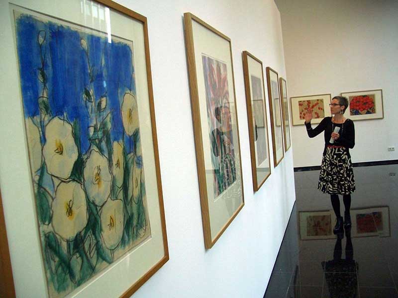 Die 40. Ausstellung im Dortmunder RWE Tower widmet sich wieder einem großen Namen der Kunstgeschichte Christian Rohlfs's Blumen - da explodiert die Farbe.