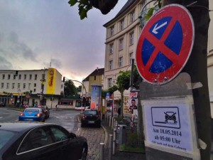 Die Parkverbote entlang der Strecke des möglichen Autocross sind seit Tagen aufgestellt.