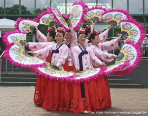 Tanzfolk 2014 am Dietrich-Keuning-Haus. Fächertanz, Korea