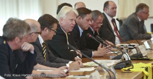 Pressekonferenz zur Planung der Feierlichkeiten zum DFB-Pokalfinale. Polizei, Stadt, Schausteller und die EDG informieren über die Planungen