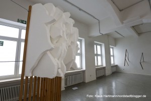 Austellung: Zwitschern zwischen Zwischenräumen, im Künstlerhaus Sunderweg. Olga Grigorjewa, Plural trägt und es nie vergeht