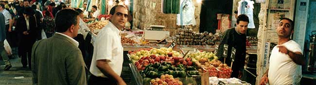 Die arabisch-israelischen Händler auf dem Nachtmarkt in Jerusalem