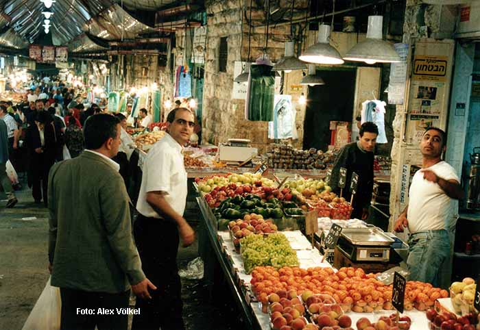 Die arabisch-israelischen Händler auf dem Nachtmarkt in Jerusalem