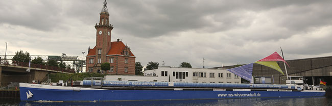 Die MS Wissenschaft hat im Dortmunder Hafen angelegt