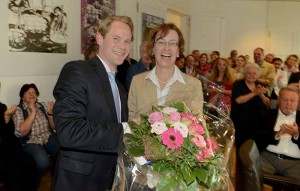 Blumen und Glückwünsche für Dr. Annette Littmann gab es von CDU-Chef Steffen Kanitz
