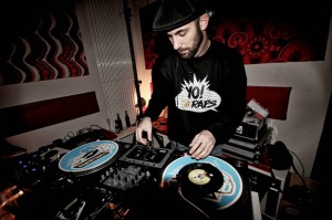 Auch DJ Alex Sound aus La Palma legte im Salon Fink auf. / Foto: LJOE
