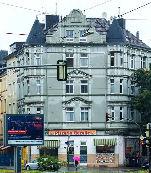 Die Julius Ewald Schmitt Grundstücksgesellschaft bR saniert das ehemalige Problemhaus an der Bornstraße 99. Foto: Lutz Kampert.