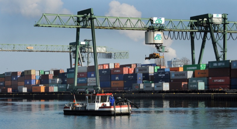 Der Hafen hat die Montan-Orientierung hinter sich gelassen und mit dem Container-Terminal einen erfolgreichen Kurs eingeschlagen. Foto: Dortmunder Hafen AG / Jürgen Appelhans