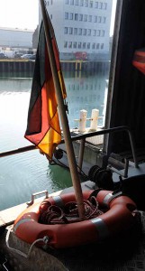 Blick aus der Werkstatt in den Hafen. Foto: Dortmunder Hafen AG / Jürgen Appelhans
