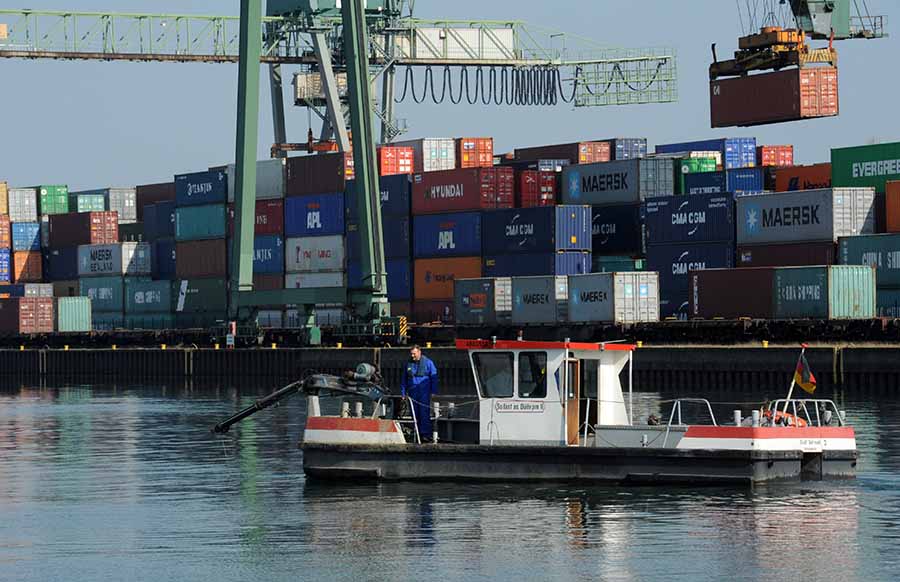 Auch das Container-Terminal liegt auf der Route von Daniel Küsters und seinen Kollegen. Foto: Dortmunder Hafen AG / Jürgen Appelhans