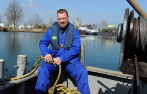 Die tägliche Bootsfahrt schätzt Daniel Küsters besonders. Foto: Dortmunder Hafen AG / Jürgen Appelhans