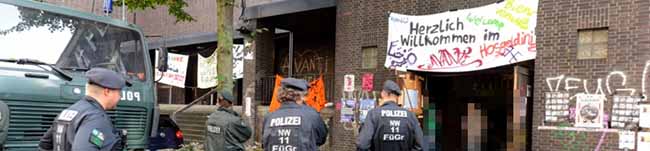 Polizeieinsatz in der Albertus Magnus Kirche mit anschließender Räumung.