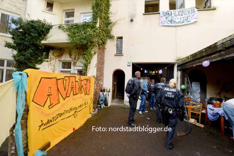 Polizeieinsatz in der Albertus Magnus Kirche mit anschließender Räumung.