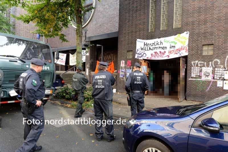 Polizeieinsatz in der Albertus Magnus Kirche mit anschließender Räumung.