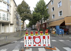 Leerstehende Kirche Sankt Albertus Magnus in der Enscheder Straße wurde besetzt. Die Straße wurde gesperrt