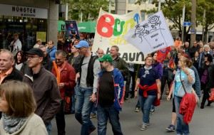 CSD-Teilnehmer und Antifaschisten protestierten gegen Neonazis.