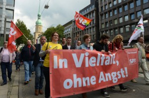 CSD-Teilnehmer und Antifaschisten protestierten gegen Neonazis.