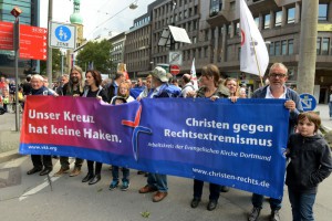 CSD-Teilnehmer und Antifaschisten protestierten gegen Neonazis.