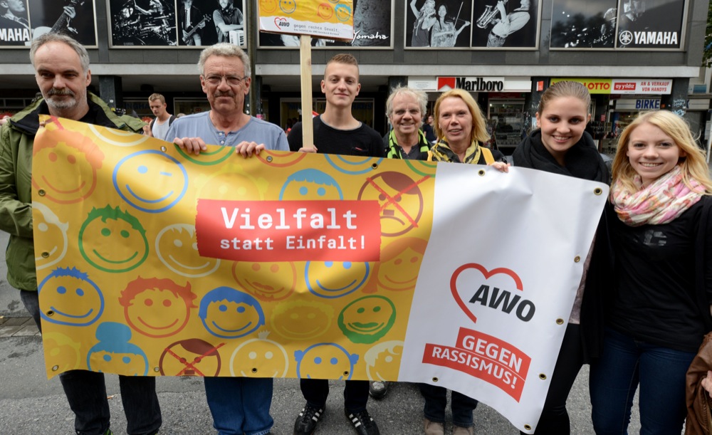 CSD-Teilnehmer und Antifaschisten protestierten gegen Neonazis.