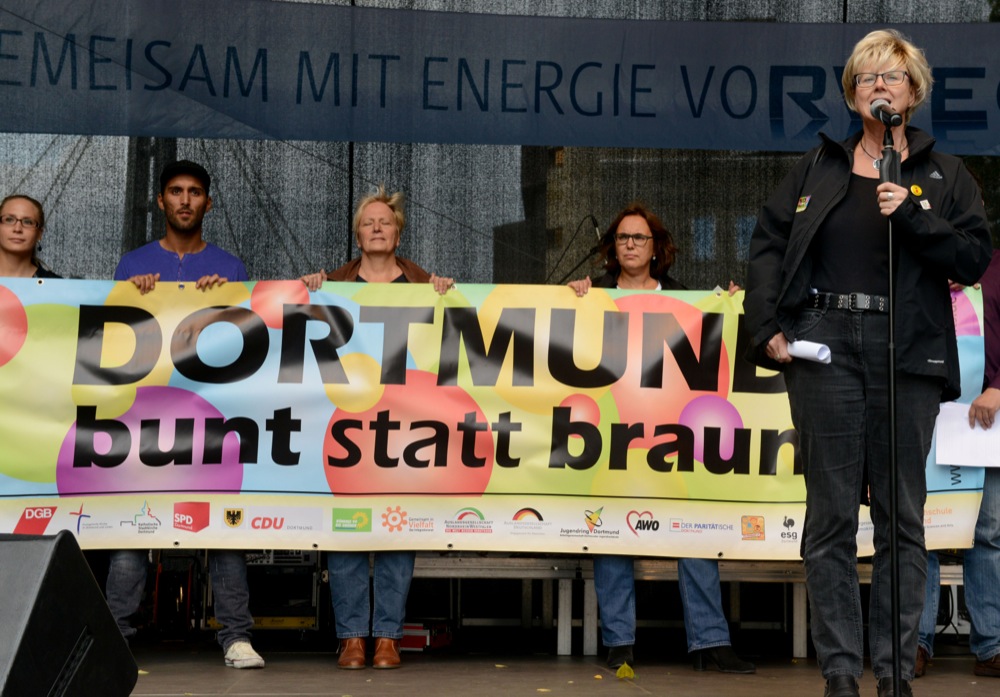 CSD-Teilnehmer und Antifaschisten protestierten gegen Neonazis.