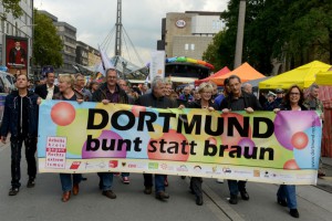 CSD-Teilnehmer und Antifaschisten protestierten gegen Neonazis.