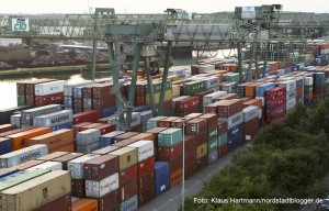 Hafenspaziergang 2014. Blick auf den Containerterminal vom Turm des Hafenamtes