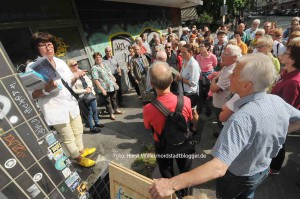 Stadtgeschichtliche Führung durch das Hafenviertel mit Anette Plümpe beim Hafenspaziergang 2014