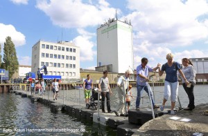 Hafenspaziergang 2014. Die Ponton Brücke des THW war ein Anziehungspunkt