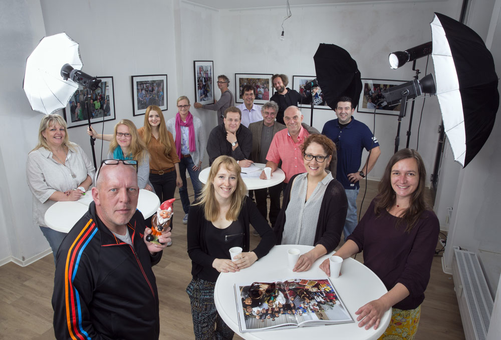 Das Projektteam des Fotobuchs „Wir: Echt Nordstadt“. Foto: Dietmar Wäsche